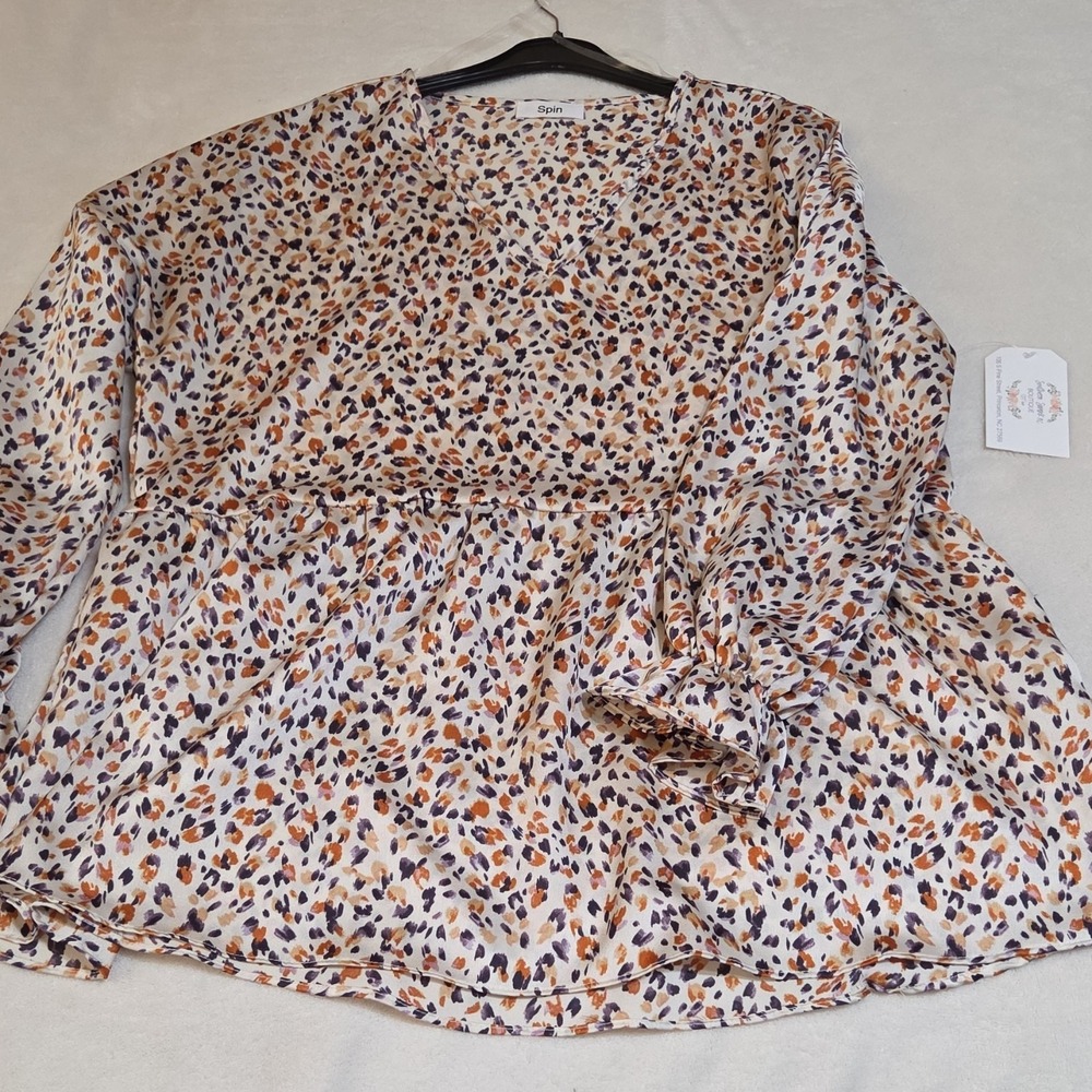 Spin Animal Print Cream Babydoll V-Neck Long Sleeve Blouse L